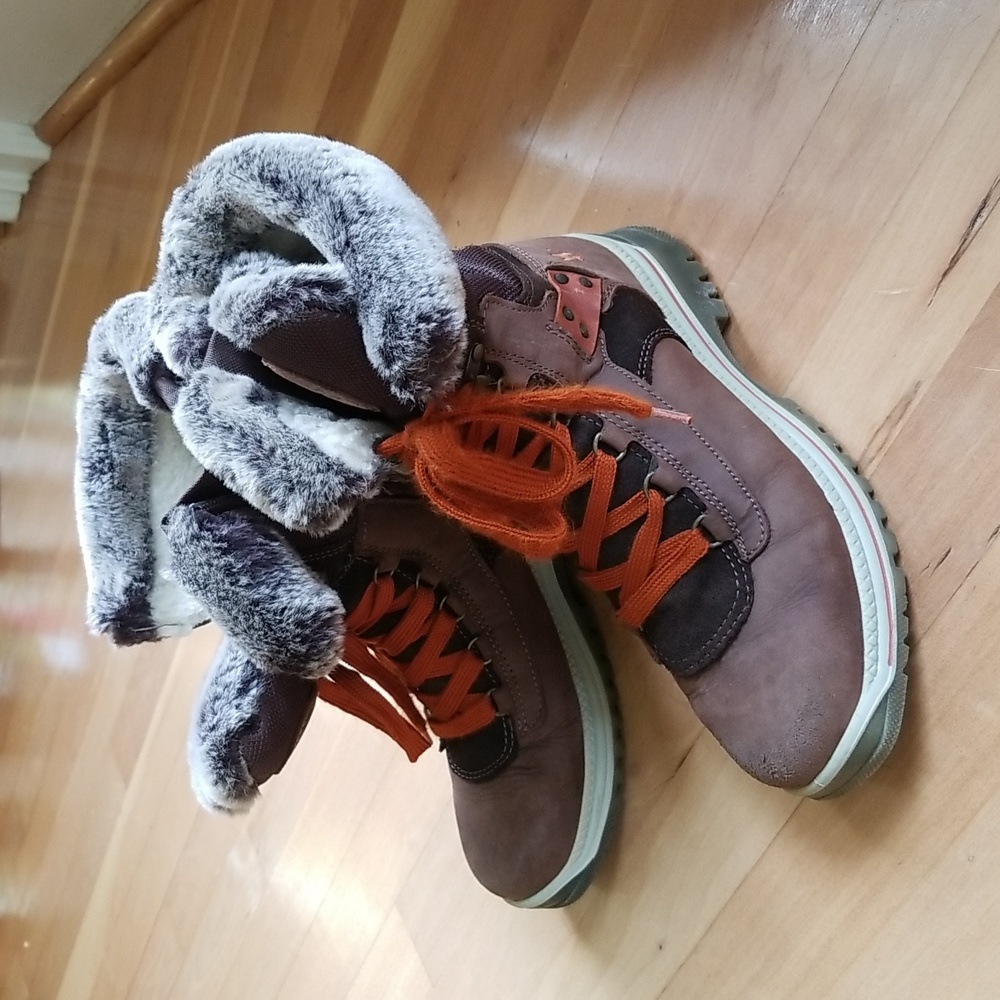 Santana Canada Winter Boots. Size 8